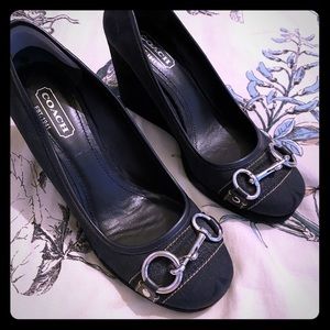 COACH SIGNATURE WEDGE SHOES. Size 8.5